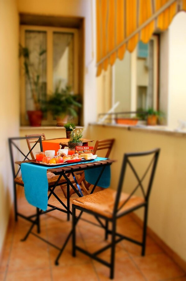 Wasserkocher mit Kaffee-/Teezubehör