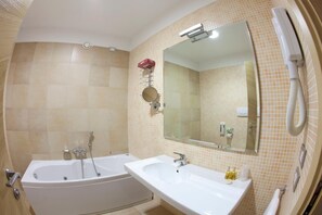 Shower, free toiletries, hair dryer, slippers - Centrum Palace (Campobasso)