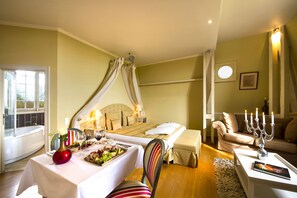 Suite | Minibar, coffres-forts dans les chambres, décoration personnalisée