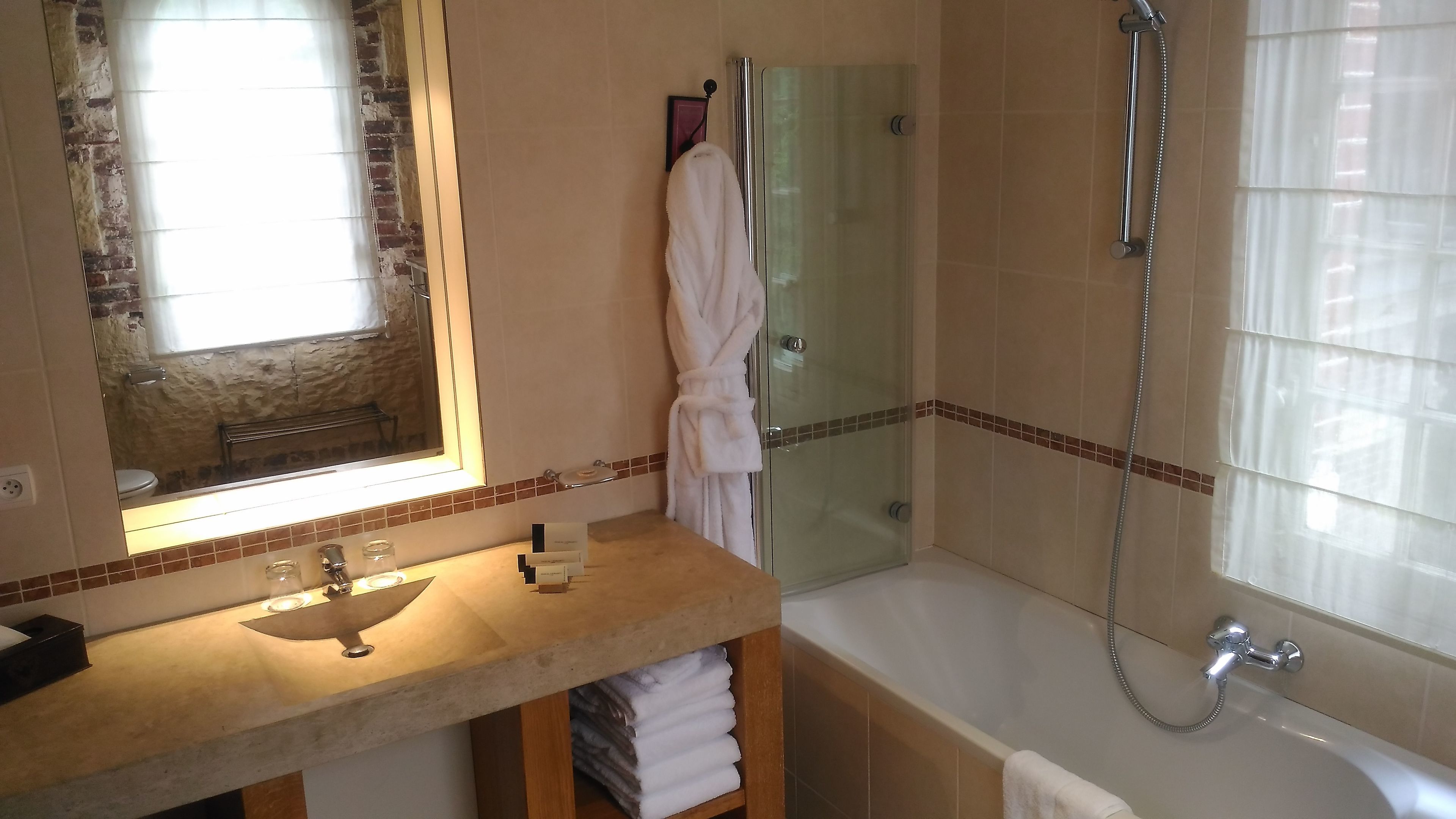 luxury room | bathroom | free toiletries, hair dryer, bathrobes, towels