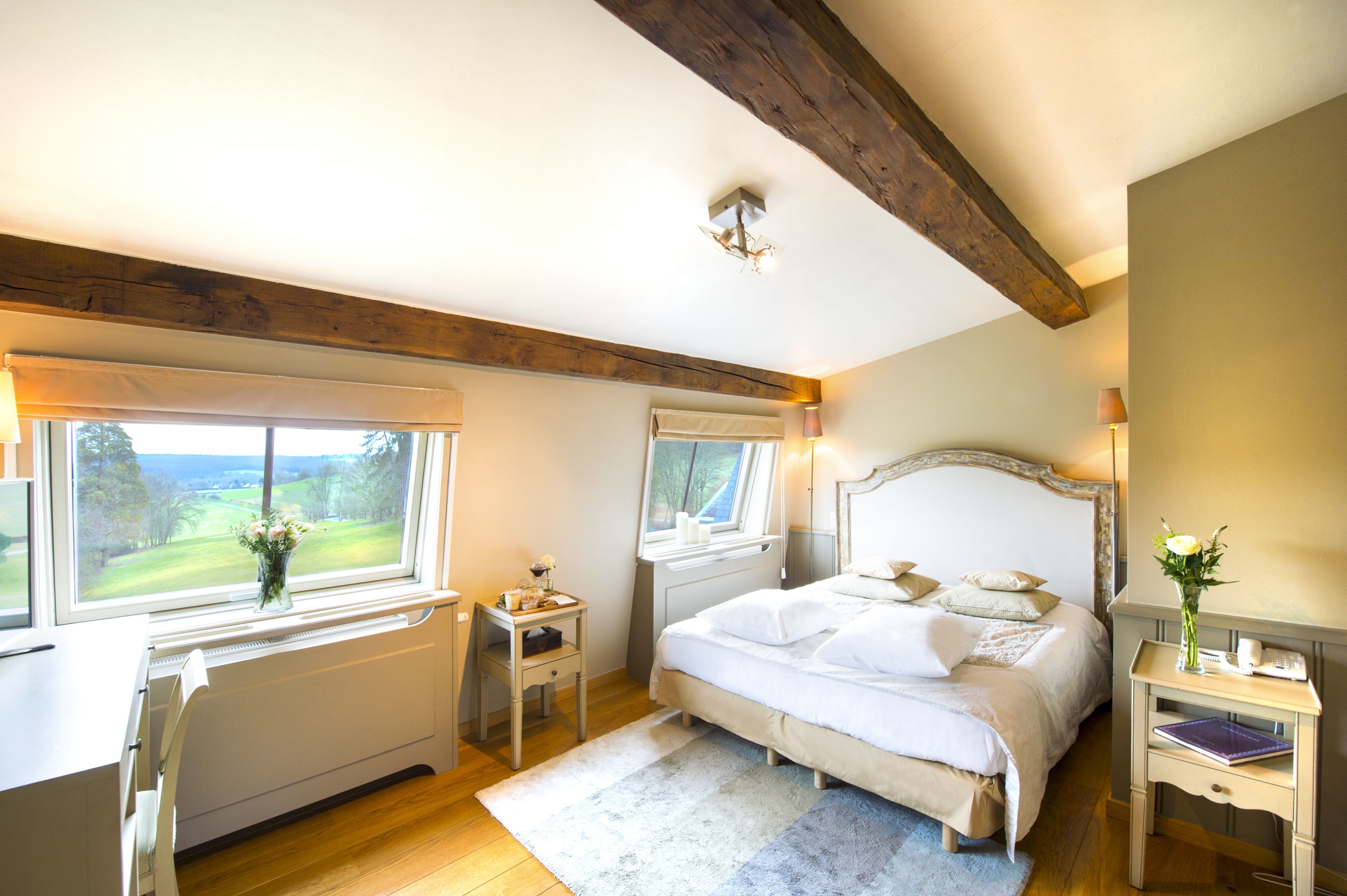 club room | minibar, in-room safe, individually decorated, individually furnished