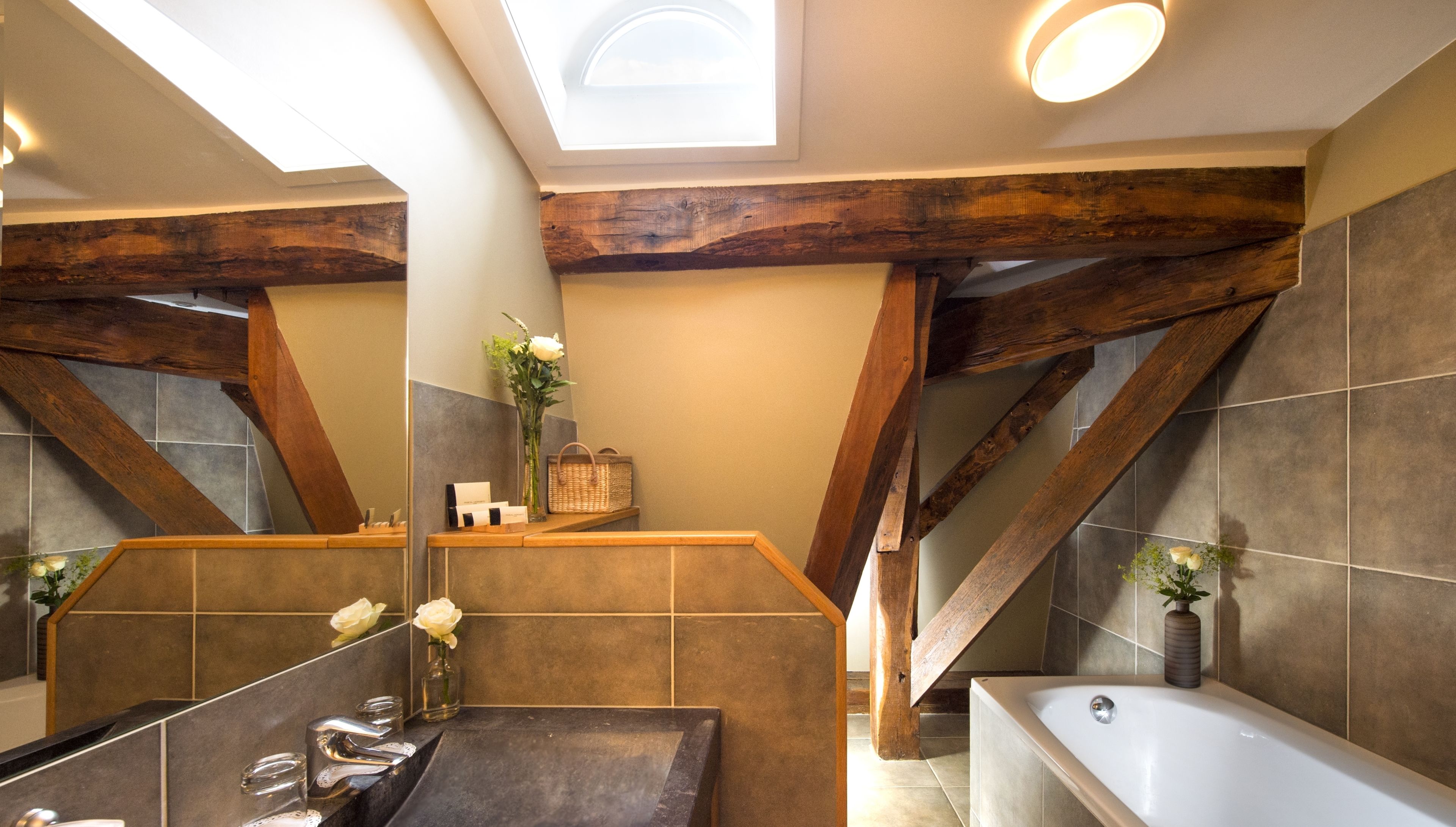 suite | minibar, in-room safe, individually decorated, individually furnished