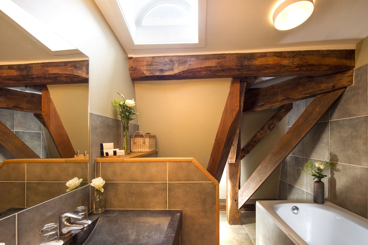 suite | minibar, in-room safe, individually decorated, individually furnished