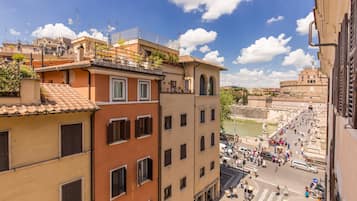 A multi-story building with balconies and a view of the Colosseum.