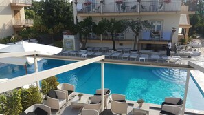 Habitación con 1 cama doble o 2 individuales, vistas a la piscina | Vistas desde la habitación