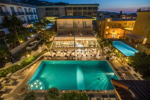 Outdoor pool, open 9:00 AM to 6:30 PM, pool umbrellas, sun loungers