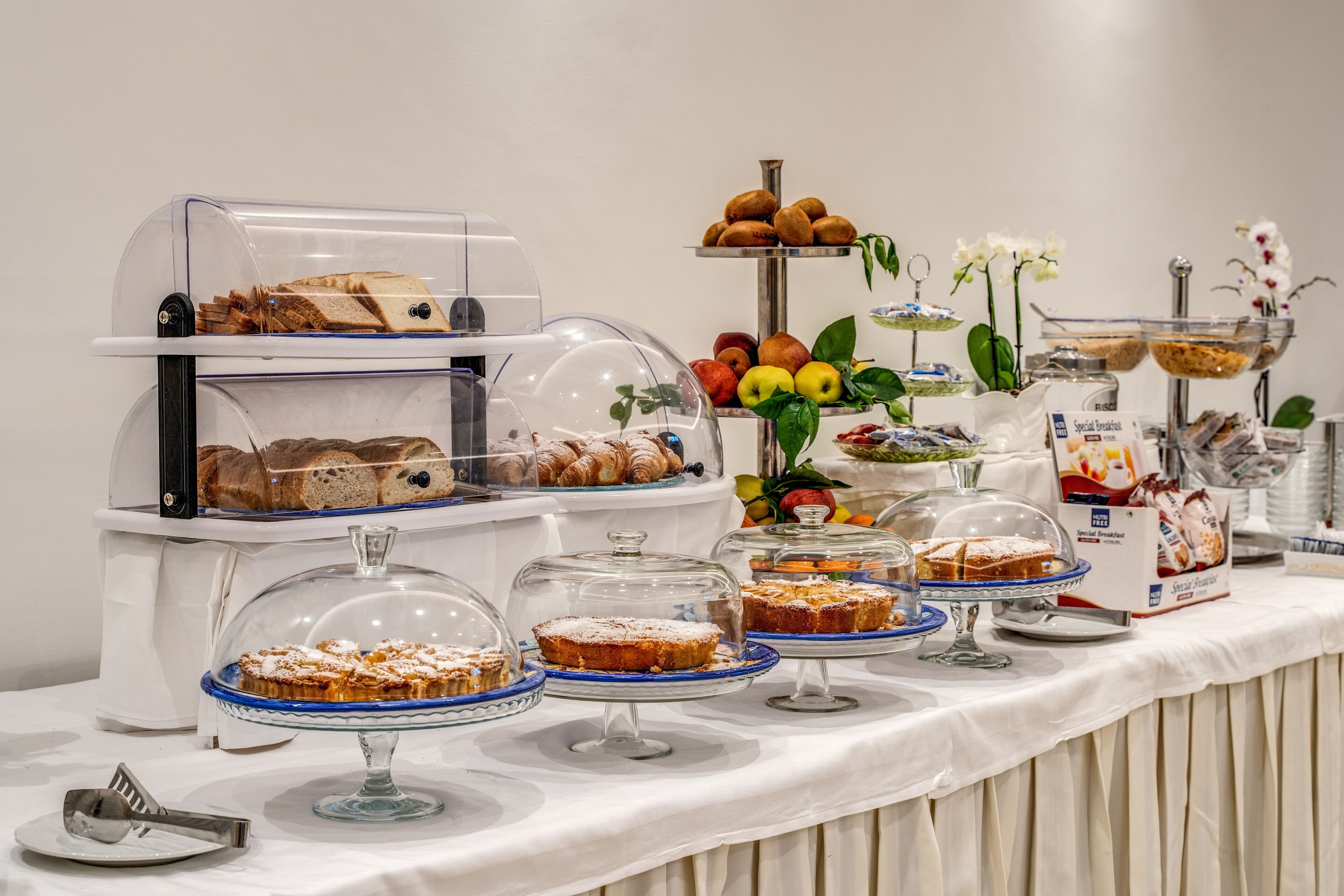 Petit déjeuner buffet servi tous les jours en supplément