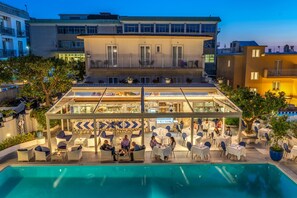 Outdoor dining - Hotel Florida (Sorrento)