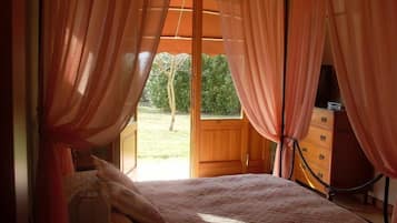 Tremannsrom | Dundyner, individuelt innredet, skrivebord og strykejern/-brett