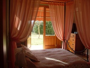 Triple Room | Down comforters, desk, iron/ironing board (on request) - Al Tramonto (Monzambano)