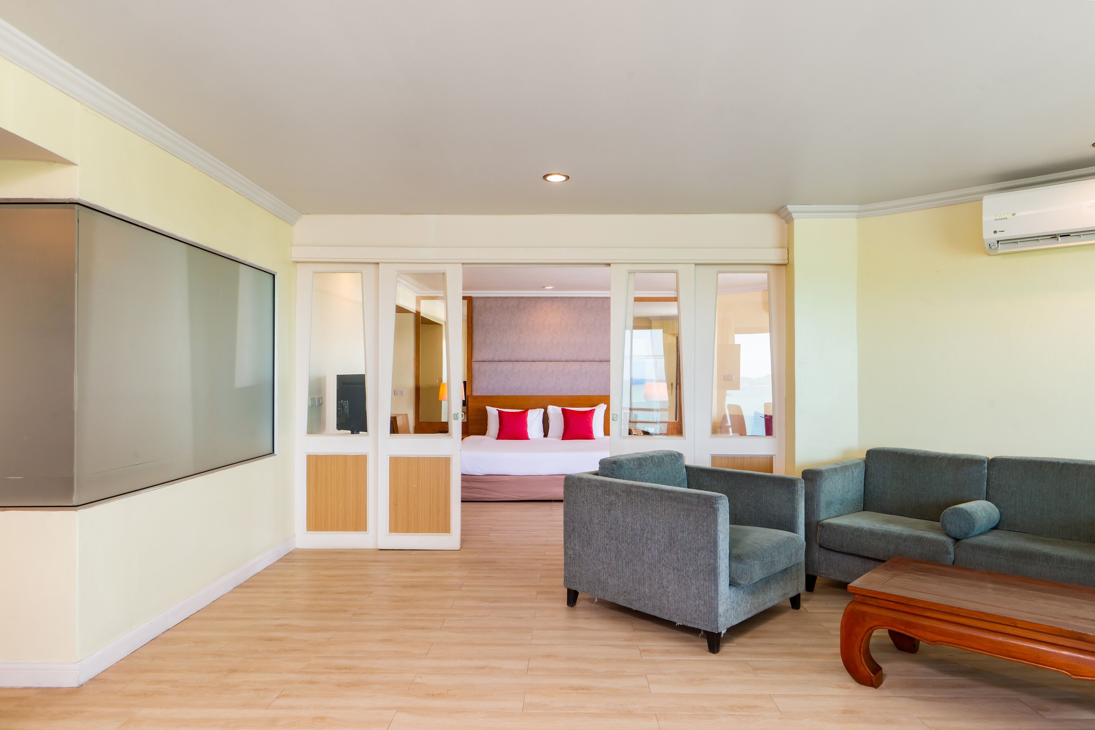 Photo - Bella Villa Metro