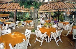 Lunch and dinner served, Regional cuisine