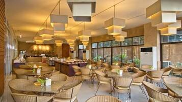Daily buffet breakfast for a fee