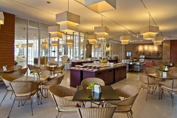 Daily buffet breakfast (THB 300 per person)