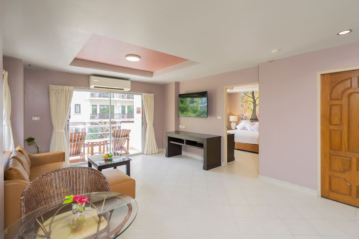 Junior Suite | Down comforters, minibar, in-room safe, individually decorated
