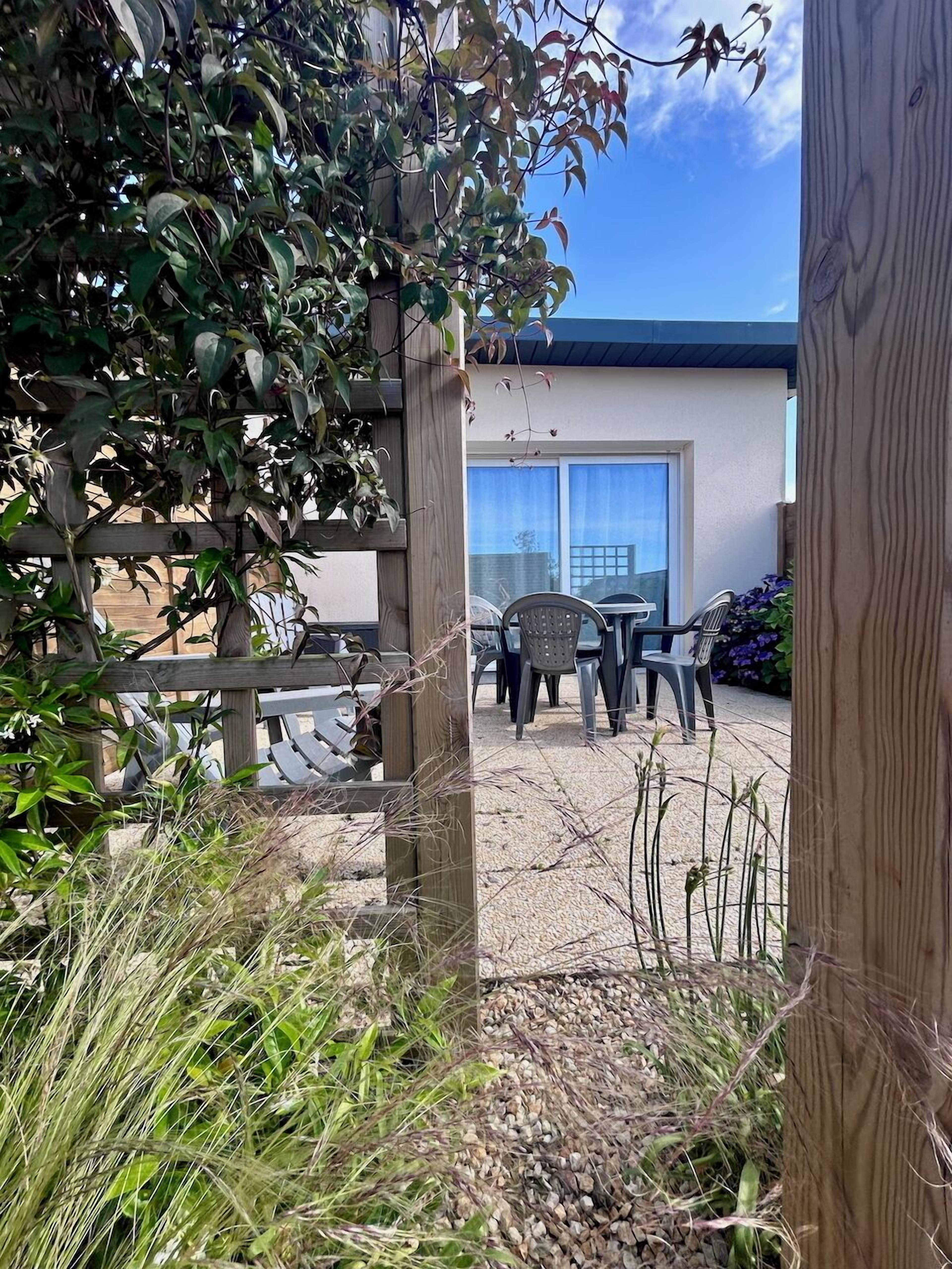 deluxe triple room, 1 bedroom, courtyard area | 1 bedroom, premium bedding, select comfort beds, soundproofing