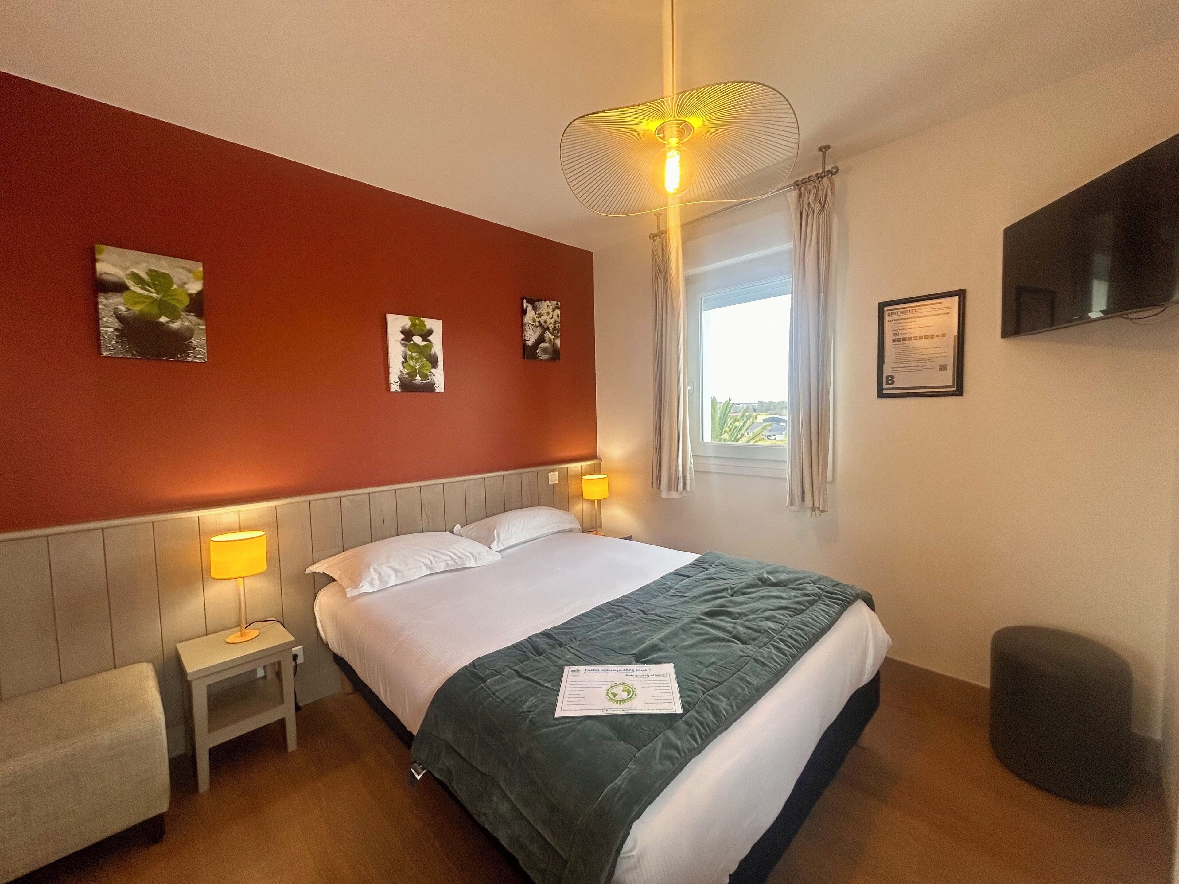 Double Room | Premium bedding, Select Comfort beds, soundproofing, iron/ironing board