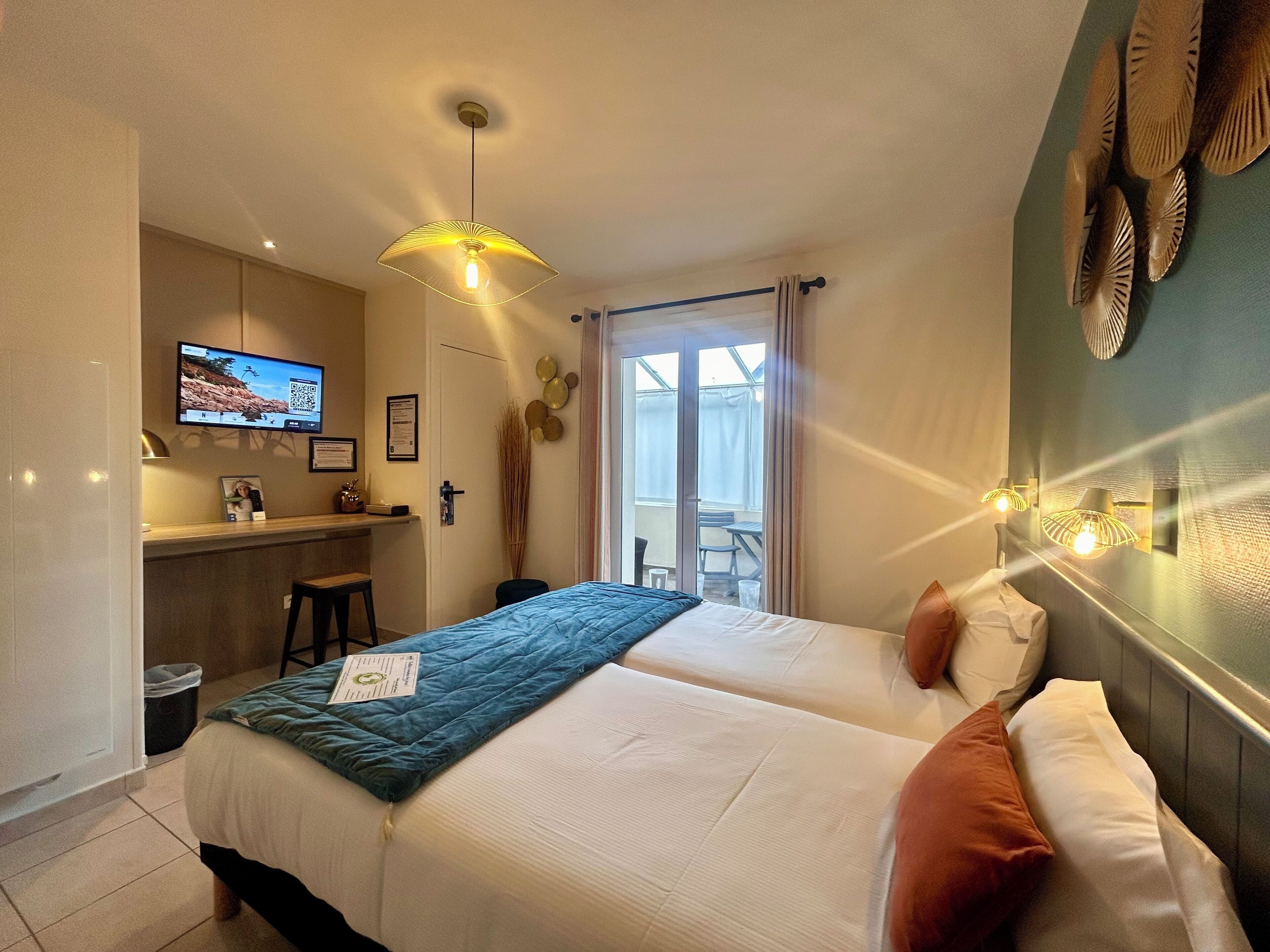 Chambre Double Confort | Literie de qualité supérieure, matelas Select Comfort