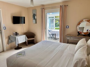 Comfort Double Room, Accessible | Premium bedding, Select Comfort beds, soundproofing, iron/ironing board - Brit Hotel Lannion - Perros Guirec (Lannion)