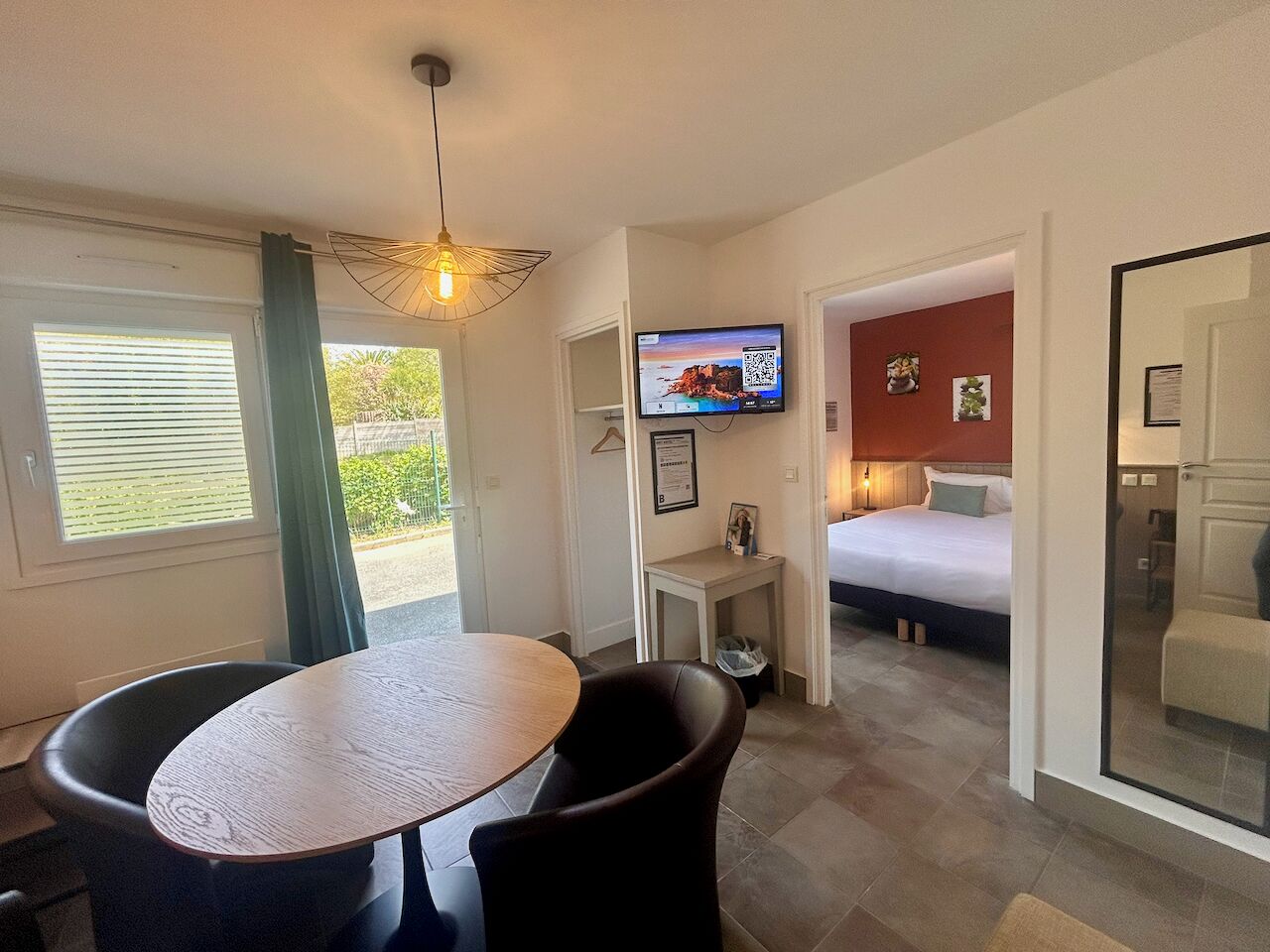 Club-Dreibettzimmer | Hochwertige Bettwaren, Select-Comfort-Betten, schallisolierte Zimmer