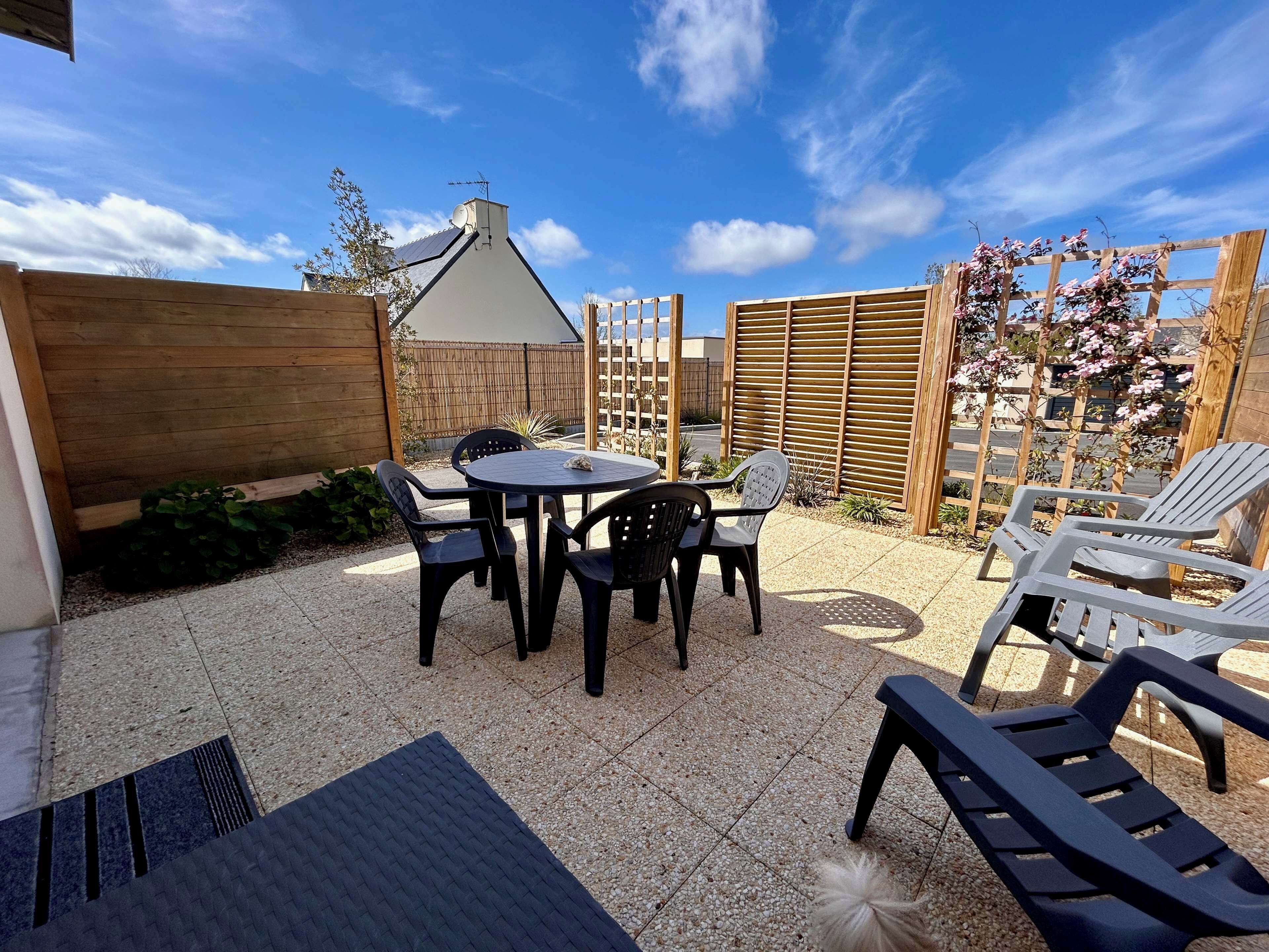 Quarto triplo luxo, 1 quarto, no pátio | Sacada