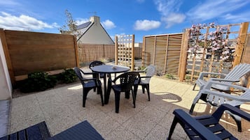 Deluxe driepersoonskamer, 1 slaapkamer, aan de binnenplaats | Balkon