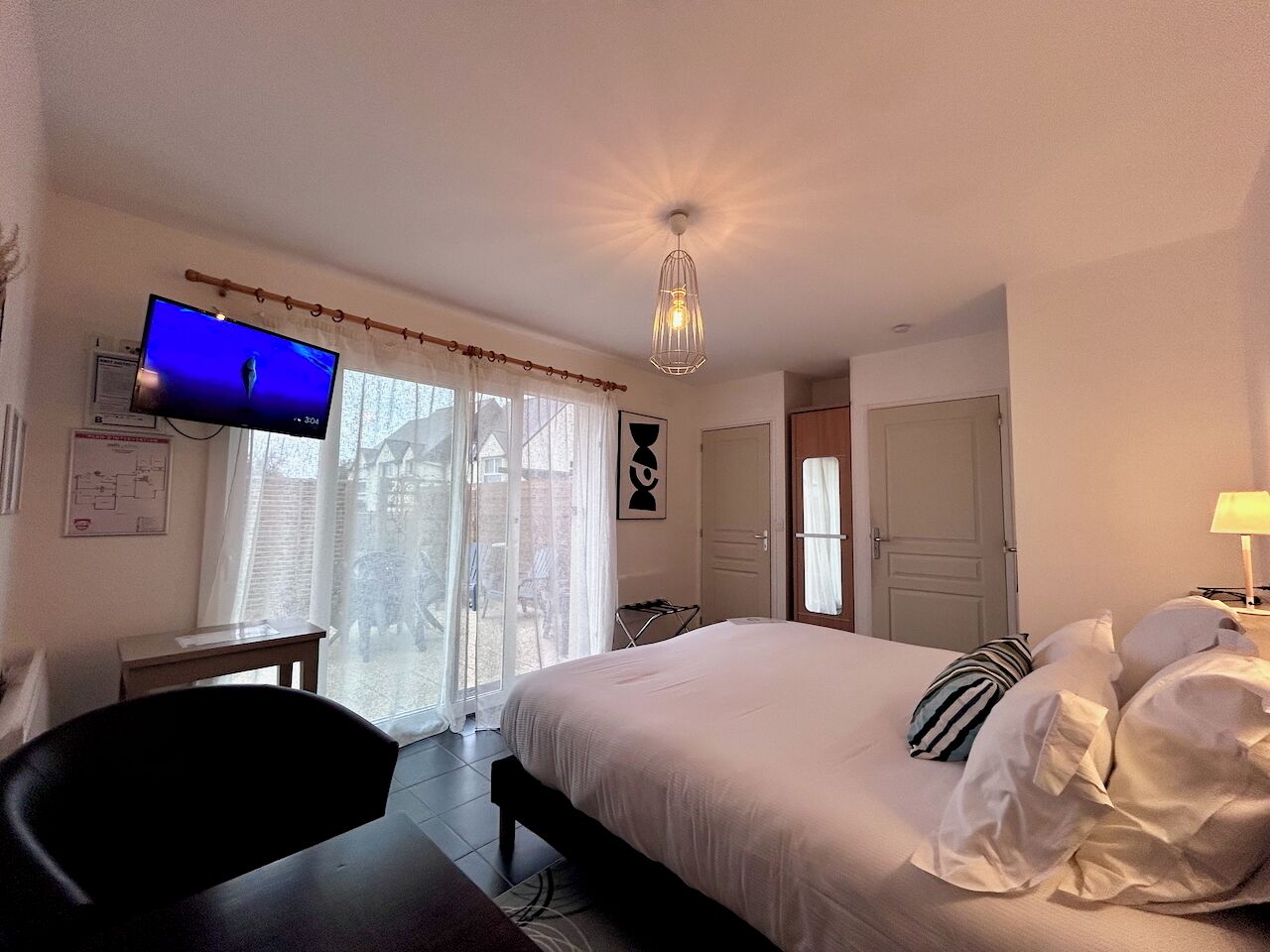 Kolmen hengen premium-huone, 1 makuuhuone, patio, piha-alue | Näkymä huoneesta