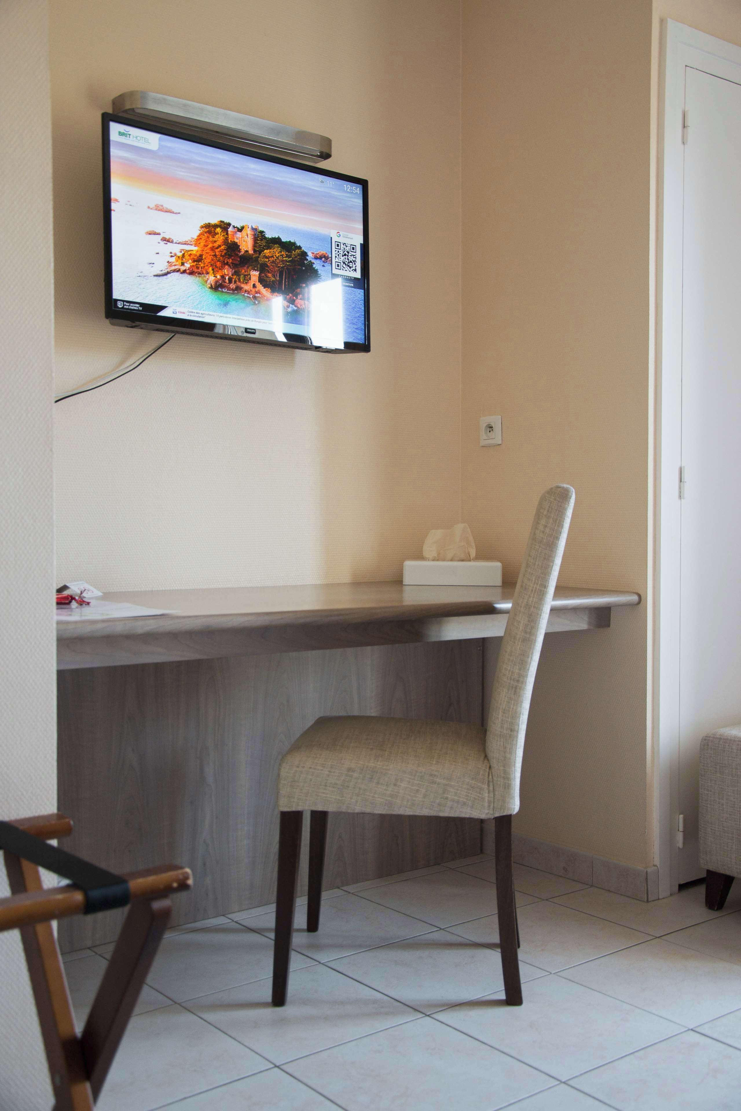 comfort double room | television