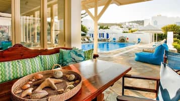 Daily buffet breakfast (EUR 10 per person)