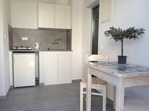 Standard Double Room, 1 Bedroom | Private kitchenette | Fridge, stovetop, coffee/tea maker - Anemos Studios & Apartments (Mykonos)