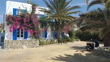 Caja de seguridad en la habitación y sistema de insonorización