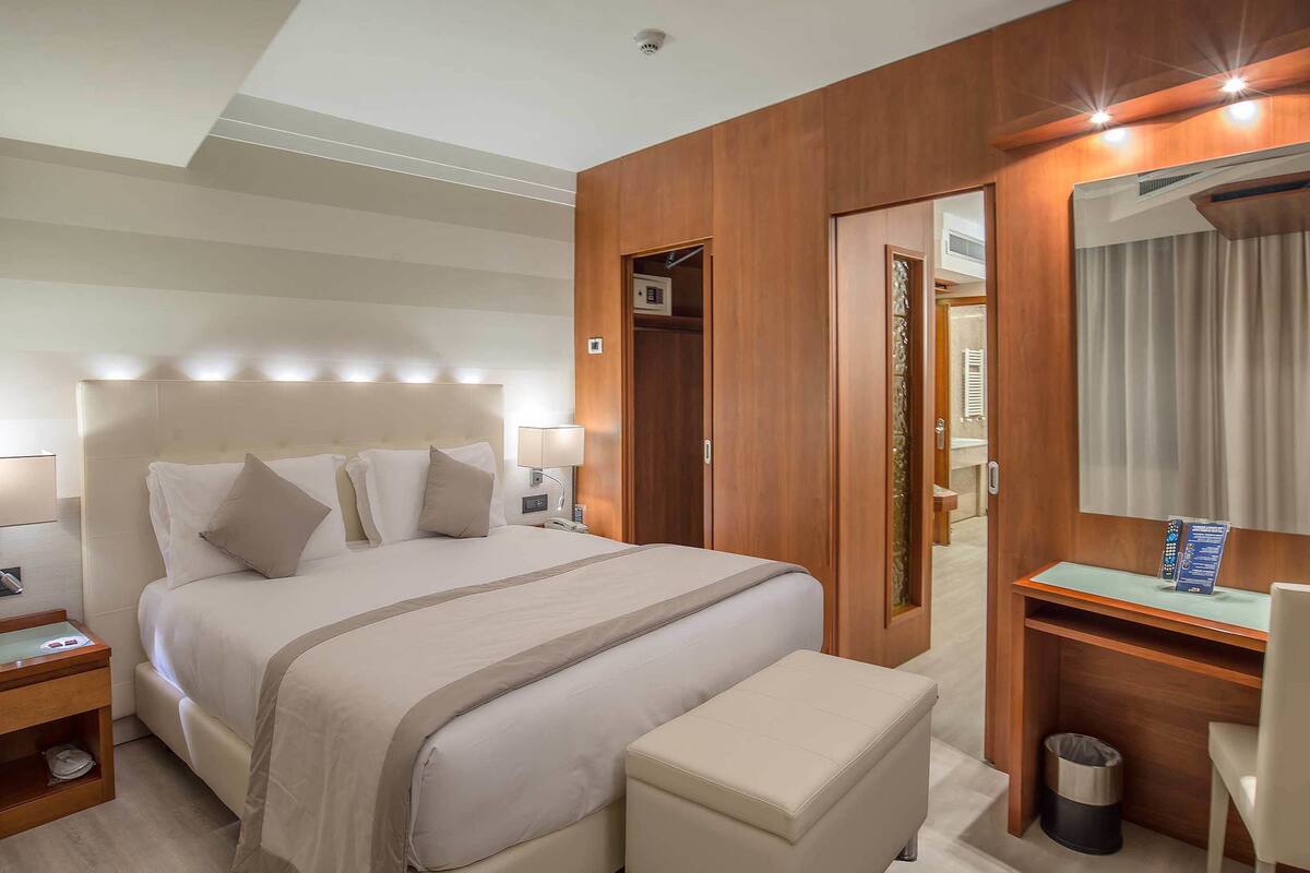 Hypo-allergenic bedding available, minibar, in-room safe, desk