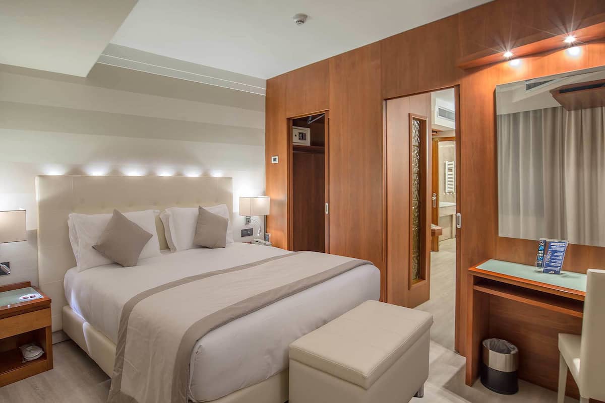 1 bilik tidur, peralatan tempat tidur hipoalergenik, bar mini