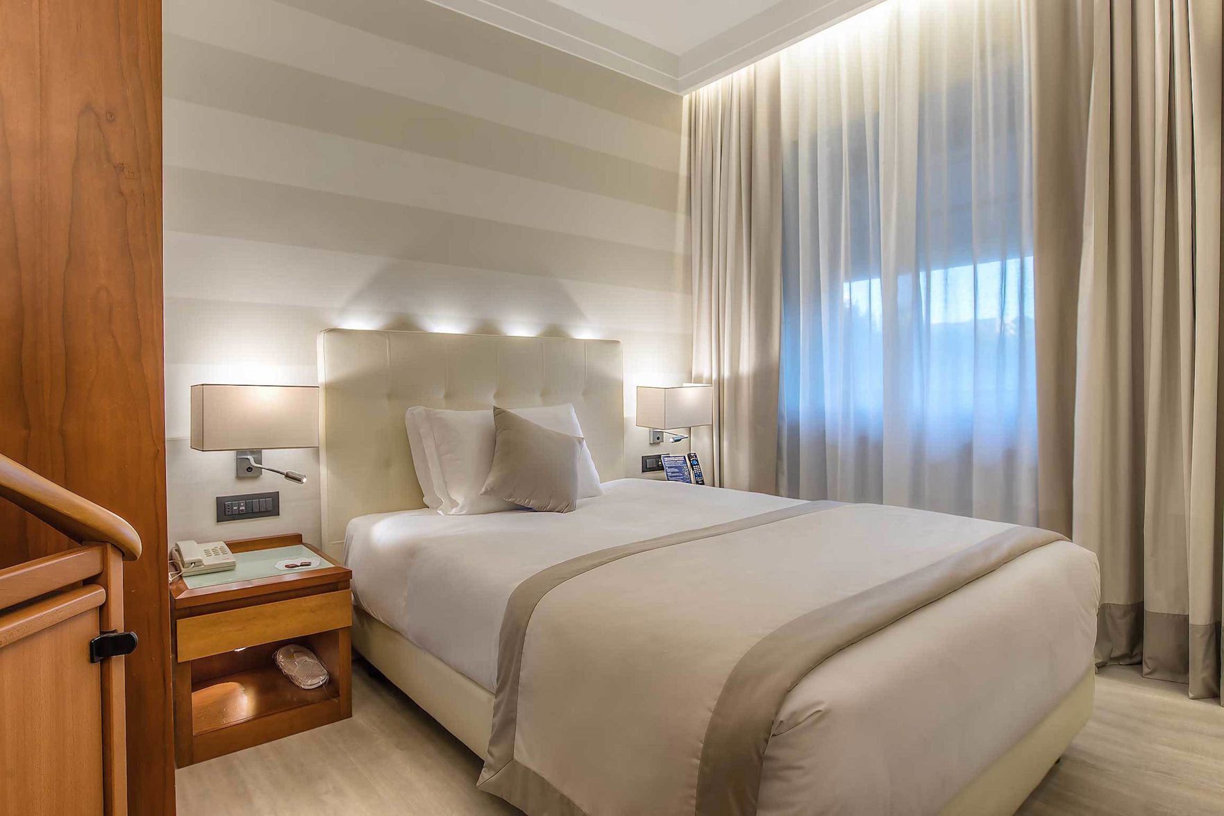 Ropa de cama hipoalergénica y minibar 