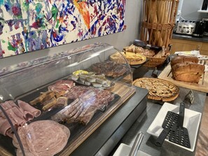 Petit déjeuner servi en supplément