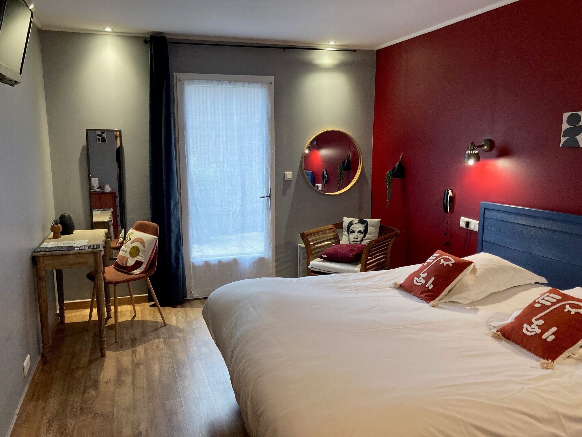 Chambre double, salle de bain attenante (Acces jardin)