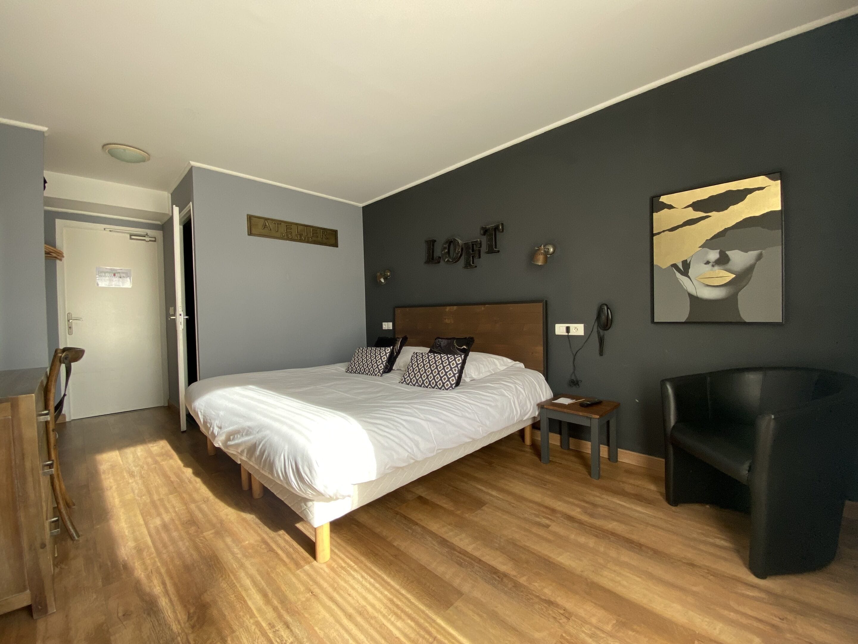 Chambre double, salle de bain attenante (Acces jardin)