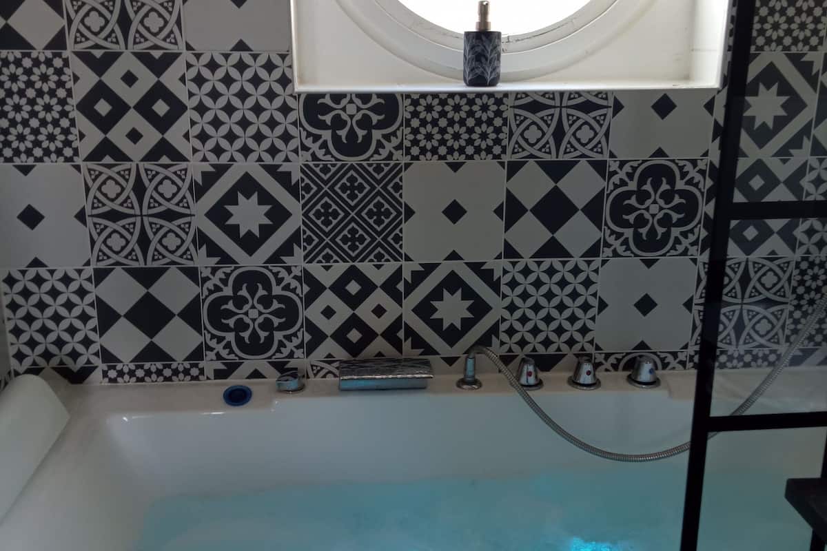 Executive Double Room, Hot Tub | Indoor spa tub