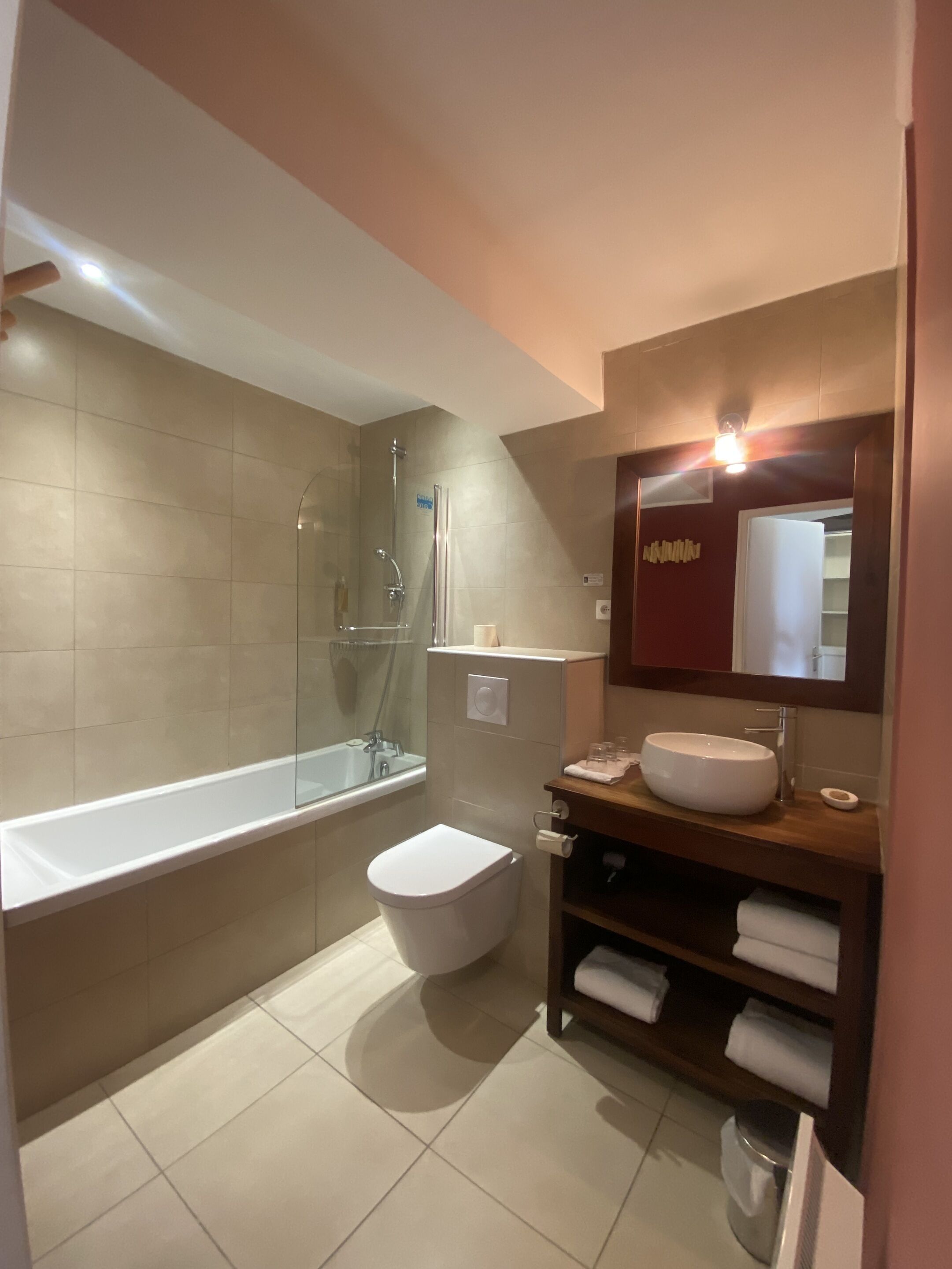 Family Quadruple Room, Ensuite (baignoire Acces jardin) | Bathroom