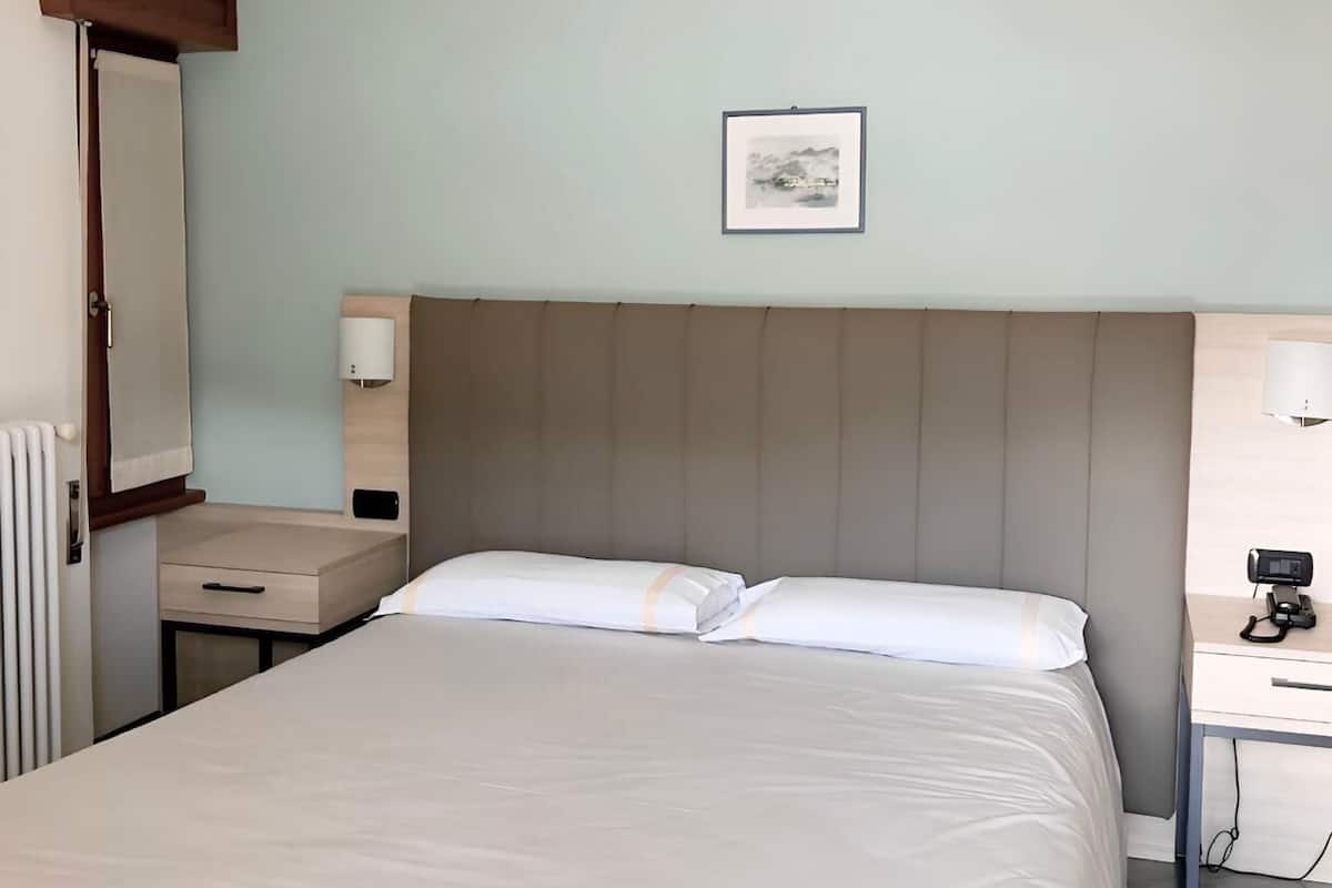Standard-Doppelzimmer, Seeblick | Hochwertige Bettwaren, Zimmersafe, Schreibtisch, Verdunkelungsvorhänge