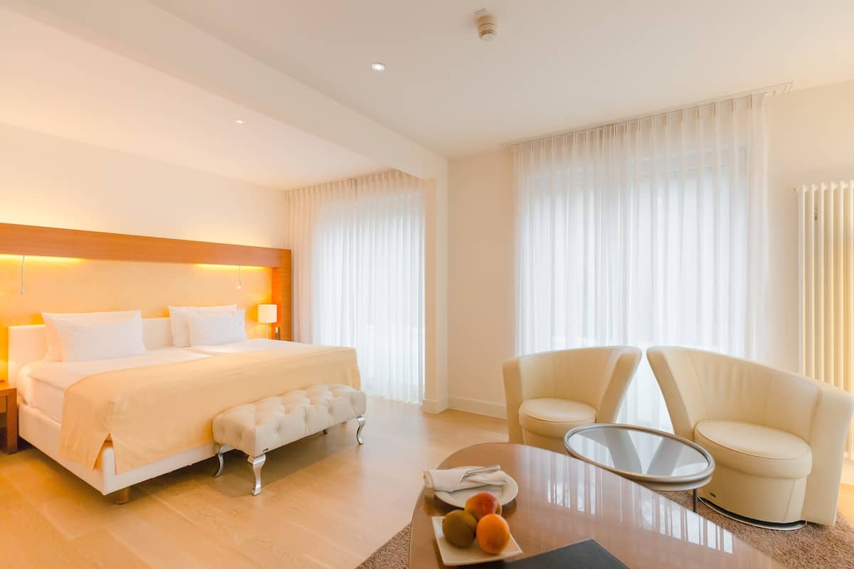 Junior Suite, City View (Street view ) | 1 bilik tidur, peralatan tempat tidur hipoalergenik, tilam berlapik