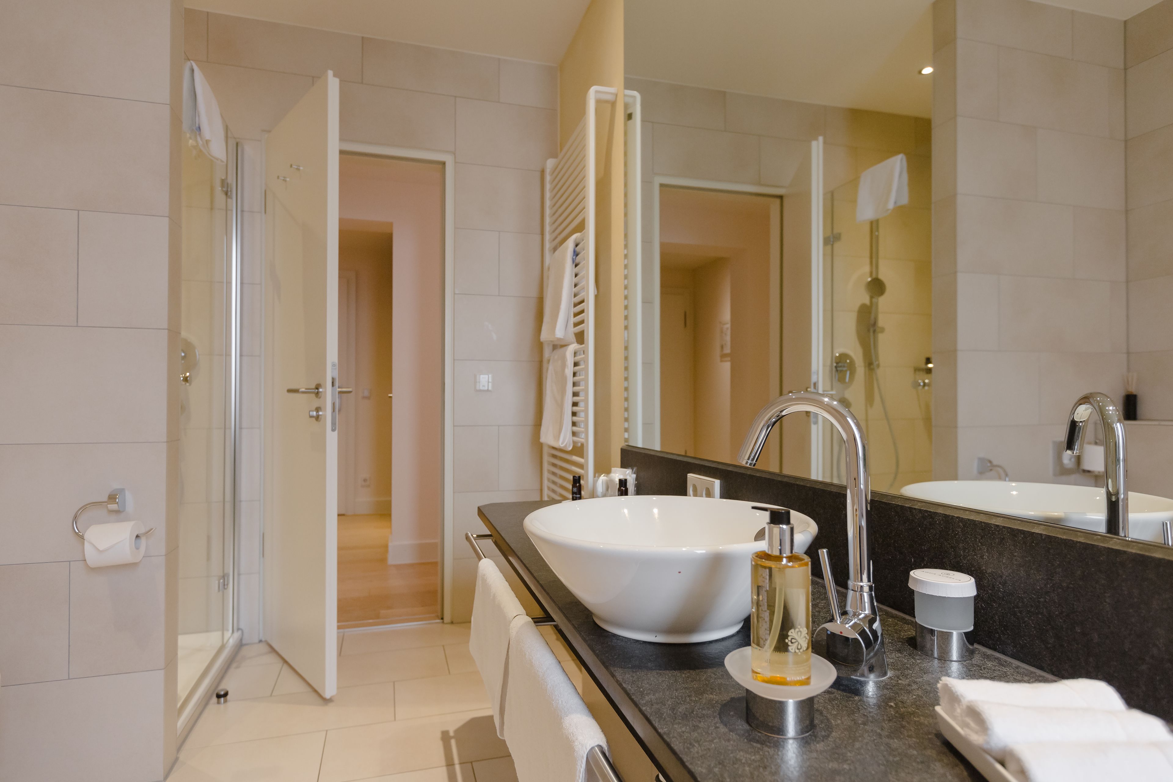 deluxe suite, park view | 1 bedroom, hypo-allergenic bedding, pillow-top beds, minibar