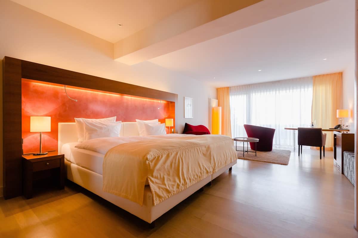 junior suite, park view | 1 bedroom, hypo-allergenic bedding, pillow-top beds, minibar