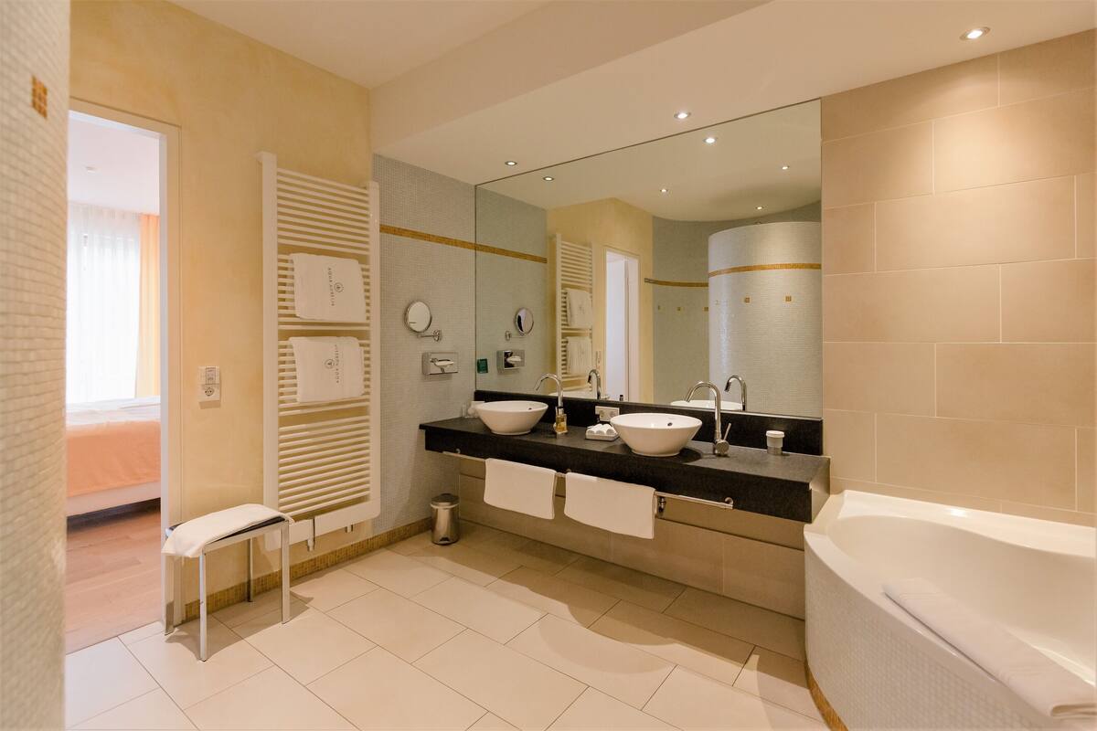 grand suite, park view | bathroom | shower, designer toiletries, hair dryer, bathrobes