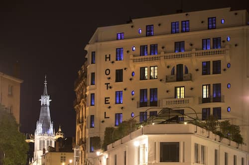 Fassade der Unterkunft – Abend/Nacht