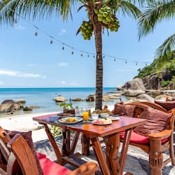 Se sirven desayunos y cocina europea moderna; con vista a la playa