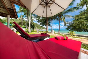 Beachfront Villa | 테라스/파티오