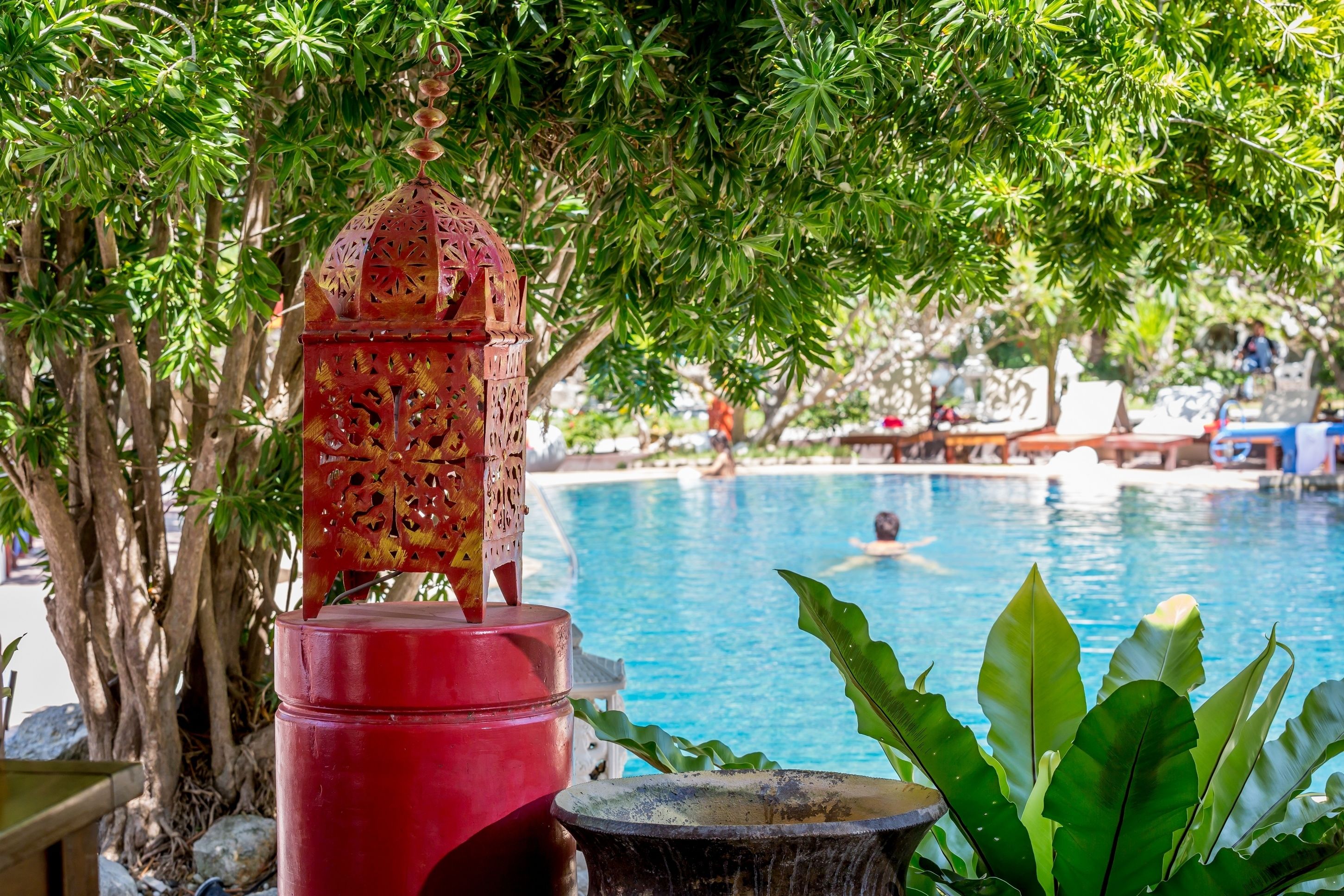 outdoor pool, open 7:00 am to 6:00 pm, pool umbrellas, pool loungers