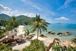 On the beach, free beach cabanas, beach towels, beach massages - Crystal Bay Yacht Club (Koh Samui)