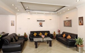 Lobby sitting area - Hotel Eurostar International (New Delhi)